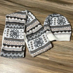 Multi Luks Reversible Scarf and Hat Set